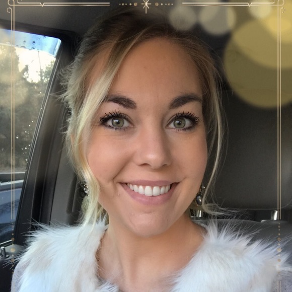 Profile Picture of Paige Conant (@paigeconant) on Poshmark