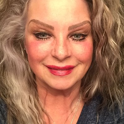 Profile Picture of Anne Keyuk (@Annie_Able) on Twitter