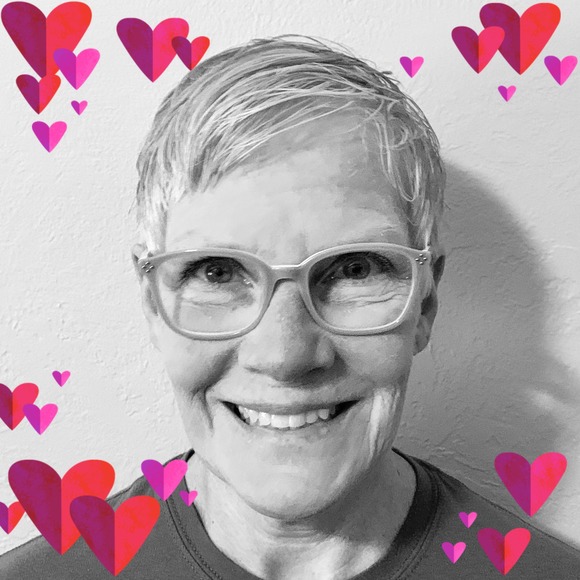 Profile Picture of Karen Hushek (@hushog) on Poshmark