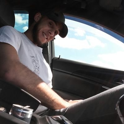 Profile Picture of I Am That Guy (@Bob_Sim_212) on Twitter
