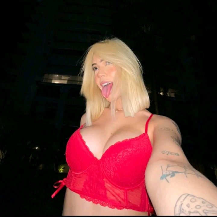 Profile Picture of Lara Silva (@larasilvvann) on Tiktok