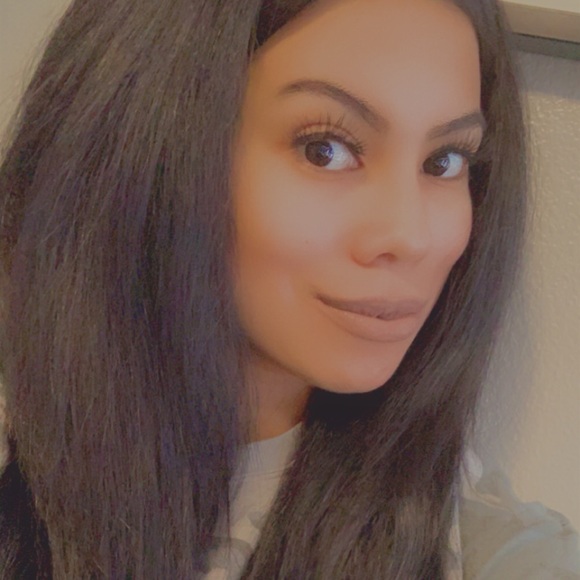 Profile Picture of Catherine Gonzalez (@cgonzalez2995) on Poshmark
