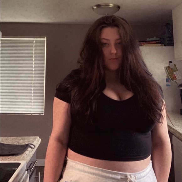 Profile Picture of Raelin Colschen (@raelincolschen) on Poshmark