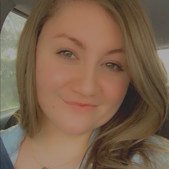 Profile Picture of Mckenzie Bostic (@mckenzierbostic) on Poshmark