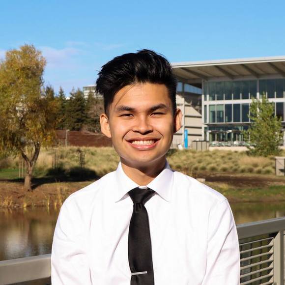 Profile Picture of William Huynh (@whuynh288) on Poshmark