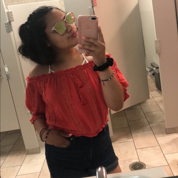 Profile Picture of Kennia Portillo (@kenniakp) on Poshmark