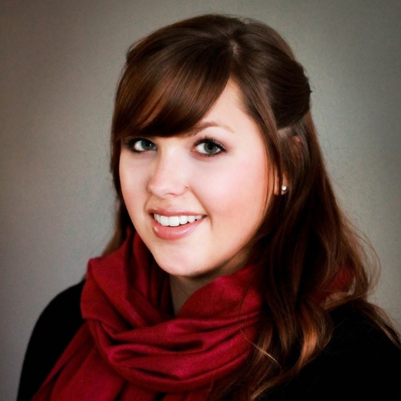 Profile Picture of Claire Deters (@claire_deters) on Poshmark