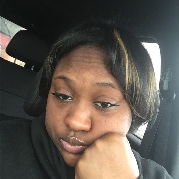 Profile Picture of Crystal Carter (@crissy313) on Poshmark