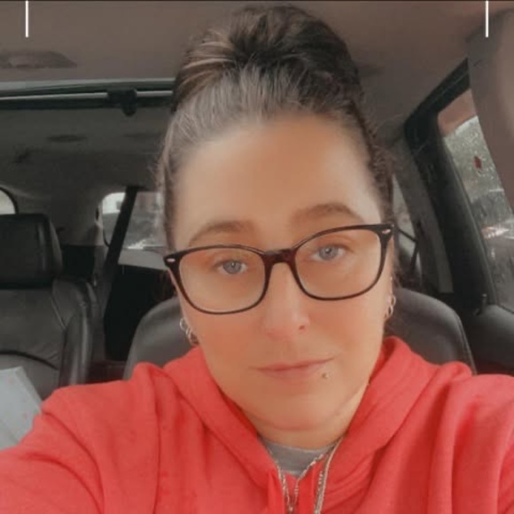 Profile Picture of Desirae Foster (@desirf5) on Poshmark