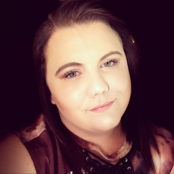 Profile Picture of Blakeley Fendley (@bamff88) on Poshmark