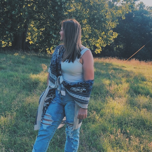 Profile Picture of Amber Mordecai (@amberatoigue) on Poshmark