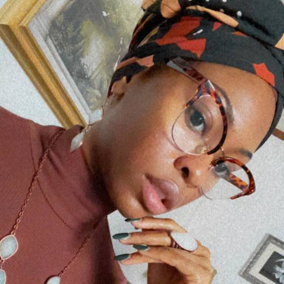 Profile Picture of Ieesha Hudley (@mrsbinns1) on Poshmark