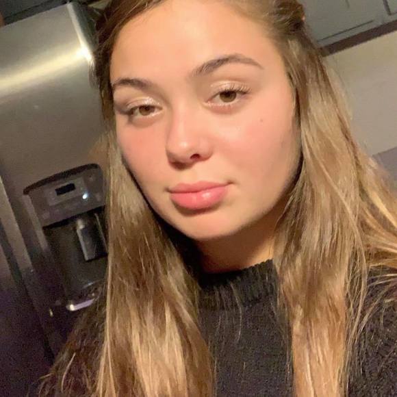 Profile Picture of Sophia Braden (@sophiabraden) on Poshmark