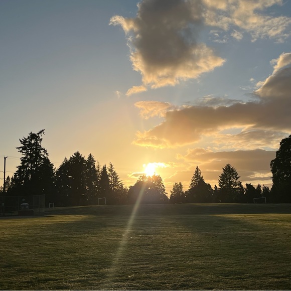 Profile Picture of Lorelei Notley (@lorelei444) on Poshmark