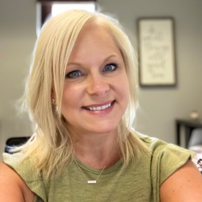 Profile Picture of Naomi McLaughlin (@Naomim72) on Twitter