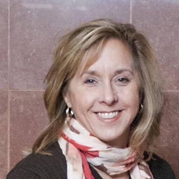 Profile Picture of Liz Fenker (@lizfenker) on Poshmark