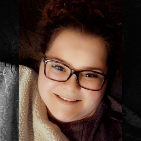 Profile Picture of Dawn Rosenthal (@heyitsdawn) on Poshmark