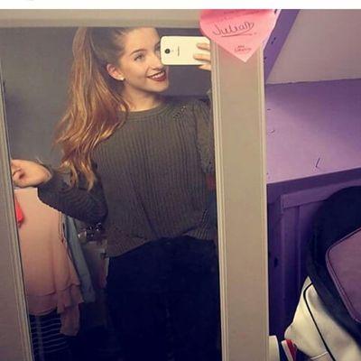 Profile Picture of Julia Van Bergen Fan (@julia_fan_page) on Twitter