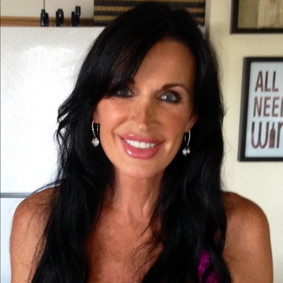 Profile Picture of Brooks Depierro (@brooksose) on Poshmark