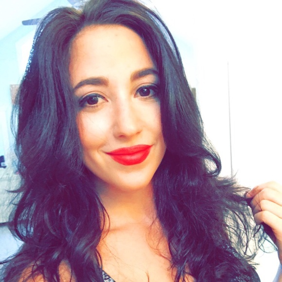 Profile Picture of Alexis Martinetti (@little_lex21) on Poshmark