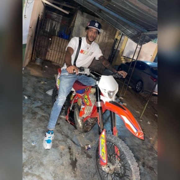 Profile Picture of Albert Medrano (@albertmedrano) on Poshmark