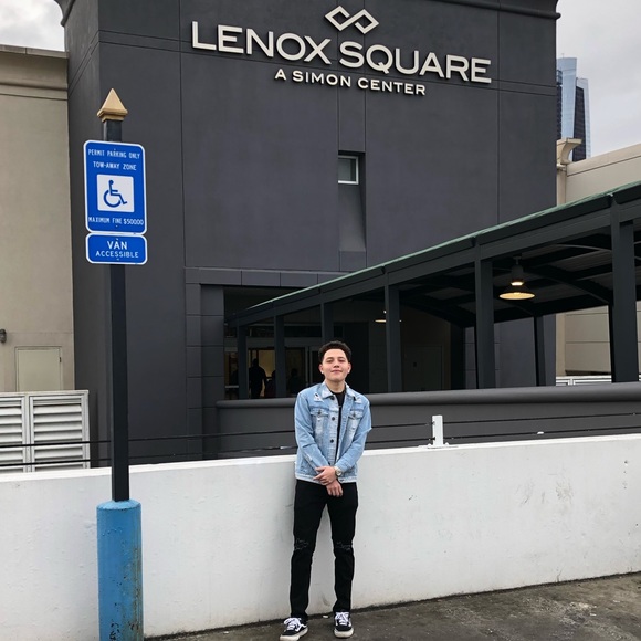 Santi Fallas - Poshmark Profile Picture of Santi Fallas (@santifallas) on Poshmark