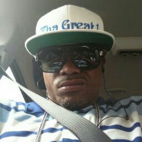 Profile Picture of Hollywood Croswell (@racroswell) on Poshmark