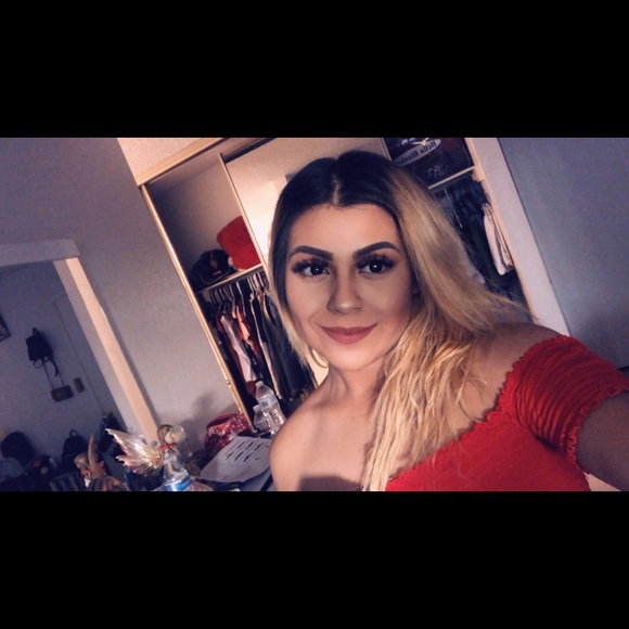 Profile Picture of Mariela Ramirez (@mariela22_) on Poshmark