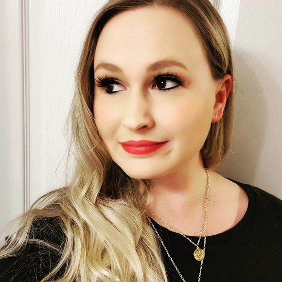 Profile Picture of Jessica Overturf (@jesskuh0) on Poshmark