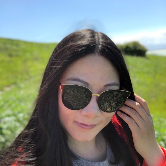 Profile Picture of Tian Li (@leazzz) on Poshmark