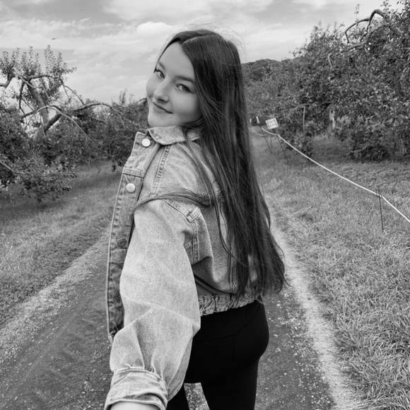 Profile Picture of Jessica Lafrance (@jess12lafrance) on Poshmark