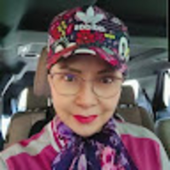 Profile Picture of Danlin Huang (@hdanlin) on Poshmark