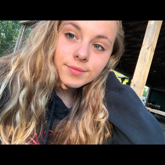 Profile Picture of Jayden Zieroff (@jmzieroff) on Poshmark