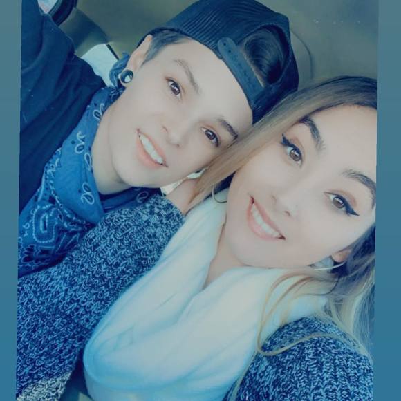 Profile Picture of Victoria Sheets (@v_sheets) on Poshmark