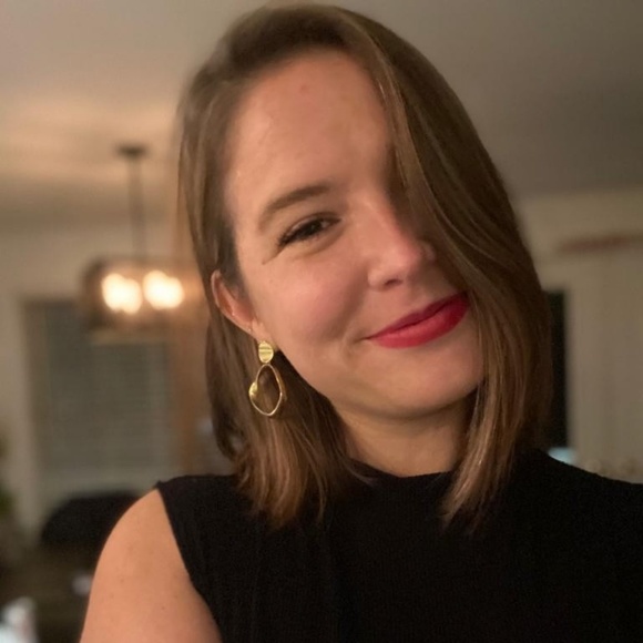 Profile Picture of Jessica Perreault (@jperreault) on Poshmark