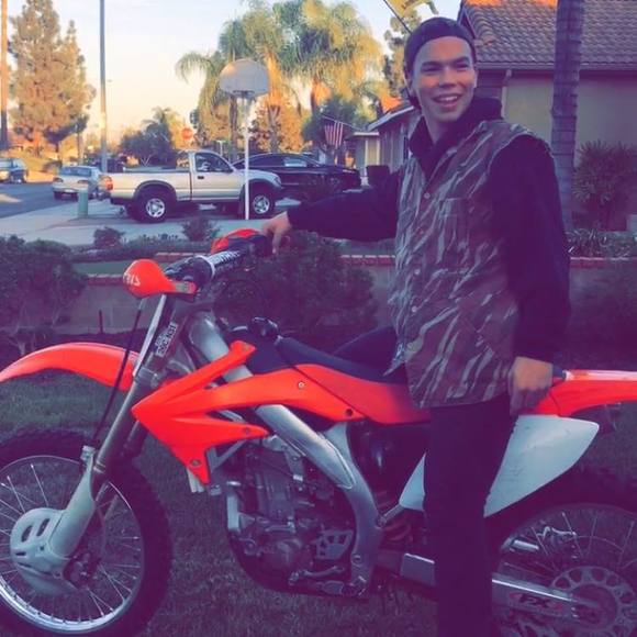 Profile Picture of Douglas Kyle (@kickass66666) on Poshmark