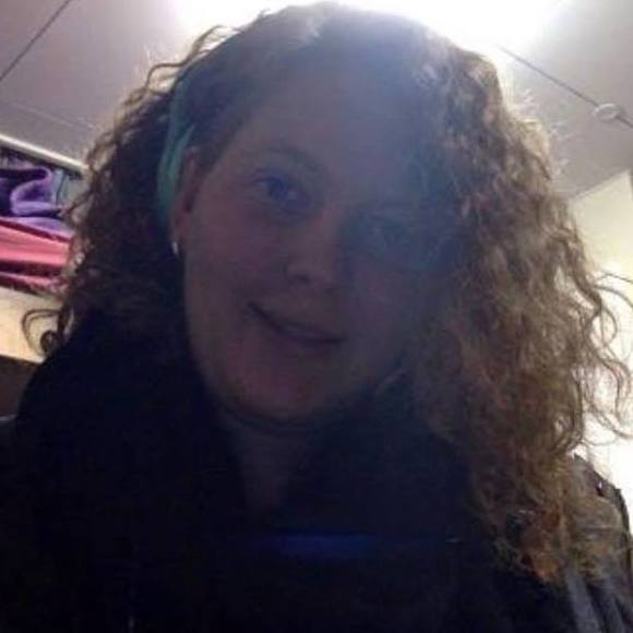 Profile Picture of Jen Young (@jenyoung23) on Poshmark