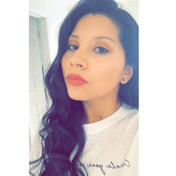 Profile Picture of Jerelyn Collins (@jerelyncamelo) on Poshmark