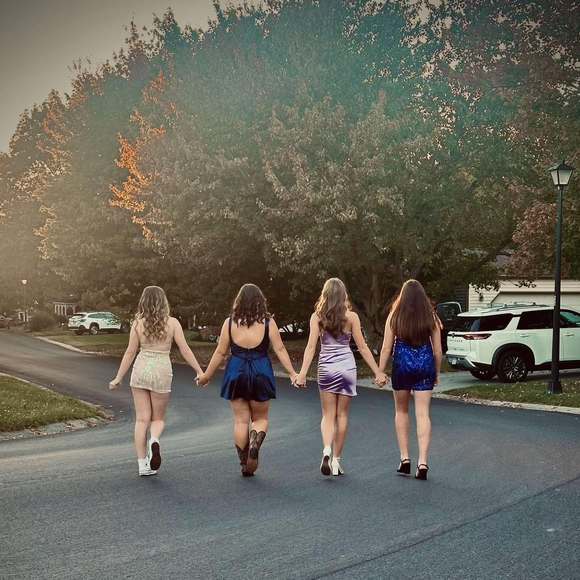 Profile Picture of Emma Mierzwa (@emierzwa) on Poshmark