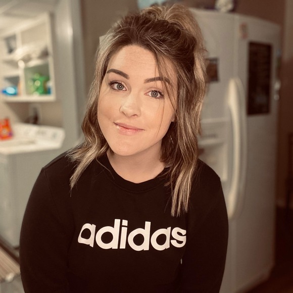 Profile Picture of Hollie Walters (@holliewalters) on Poshmark