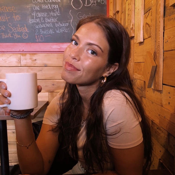 Profile Picture of Virginia Dalietos (@vdalietos) on Poshmark