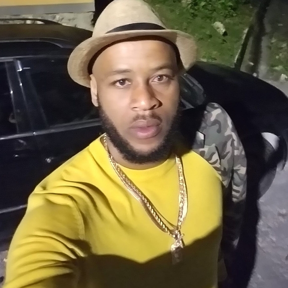 Profile Picture of Adrian Moore (@adrianmoore876) on Poshmark
