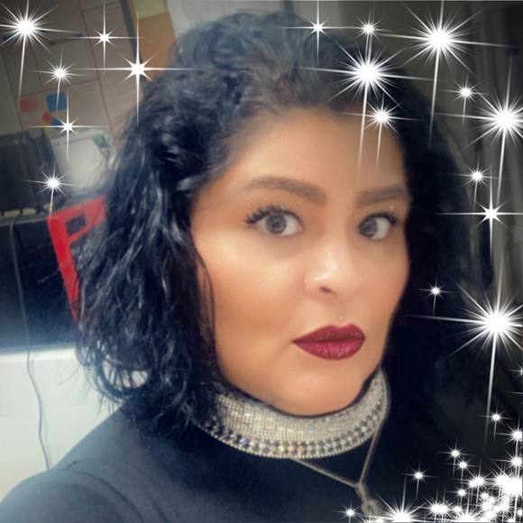 Profile Picture of Minerva Cole (@minervacole) on Poshmark