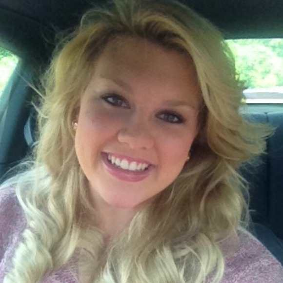 Profile Picture of Whittney Fairley (@whittneyfairley) on Poshmark