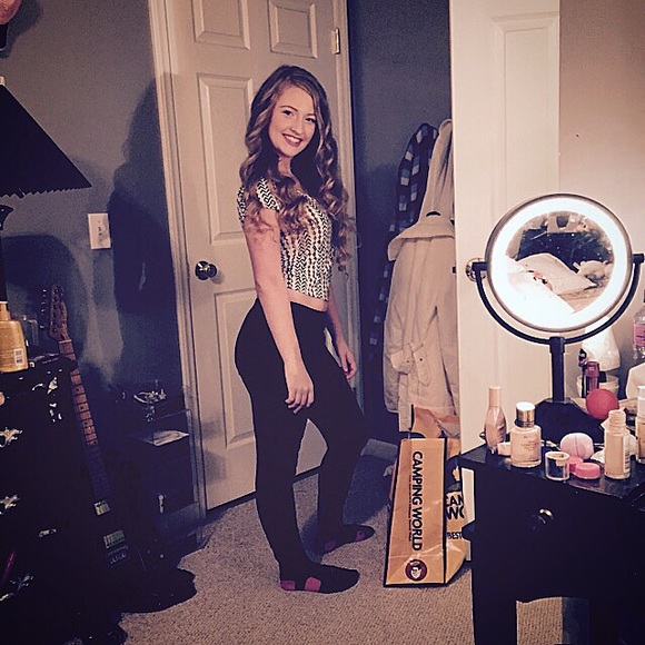 Profile Picture of Amber Esch (@ambereesch) on Poshmark