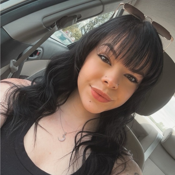 Profile Picture of Hannah Appley (@hannahfay318) on Poshmark