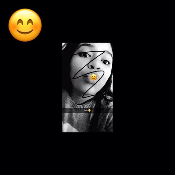 Profile Picture of Adamariz Vazquez (@adamarix_v) on Poshmark