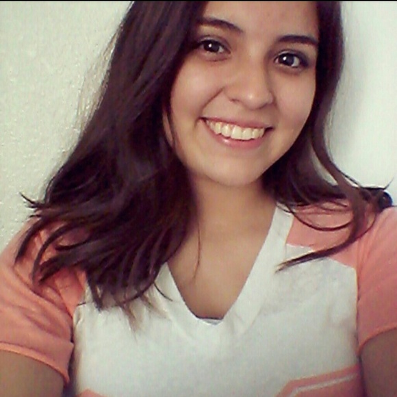 Profile Picture of Lisabelle Marin (@lisabellemarin) on Poshmark