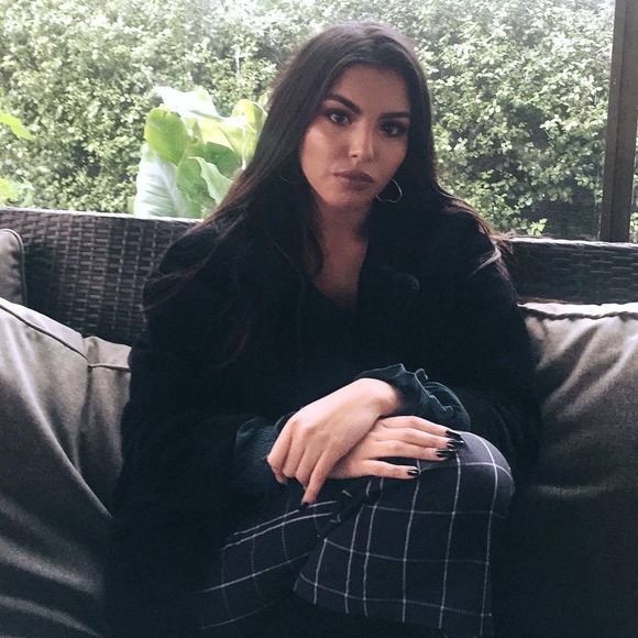 Profile Picture of Bella Bartolini (@bellabartolini) on Poshmark
