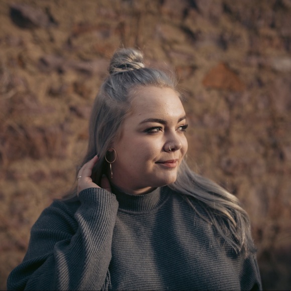 Profile Picture of Lily Breems (@lilybreems) on Poshmark